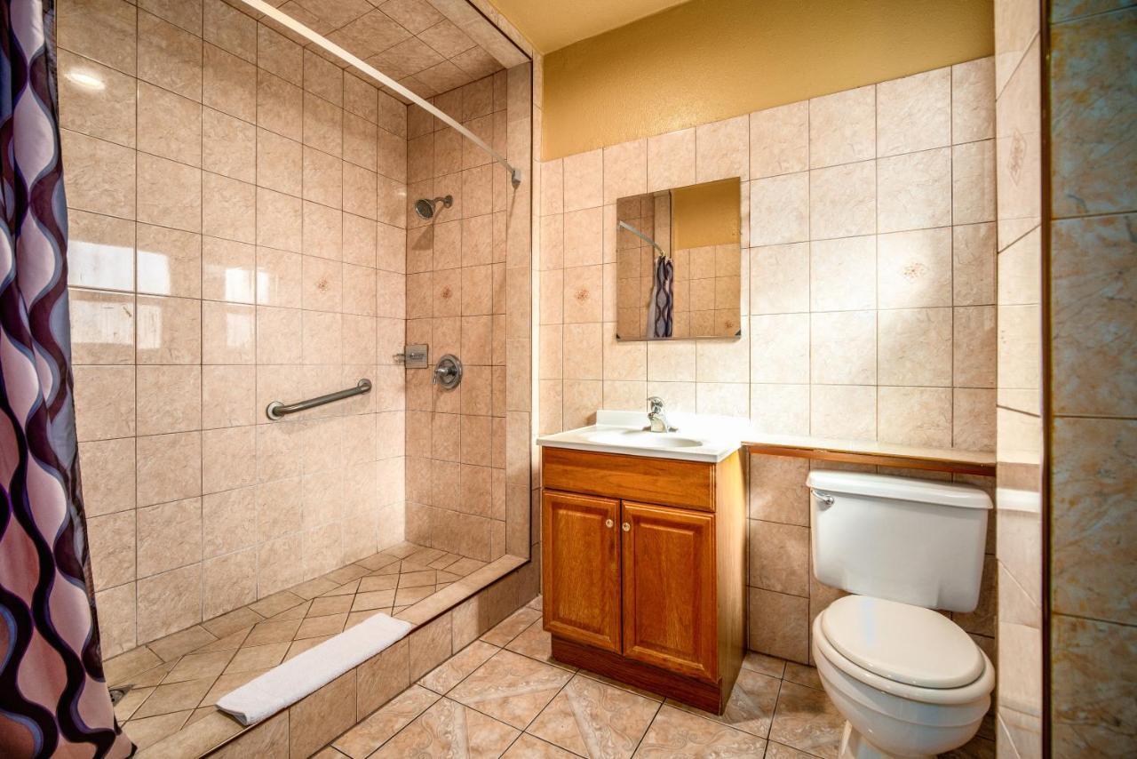 Geneva Motel Ингълуд Екстериор снимка