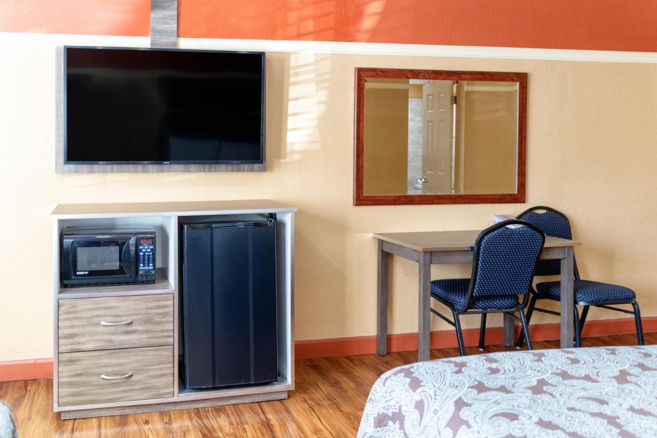 Geneva Motel Ингълуд Екстериор снимка