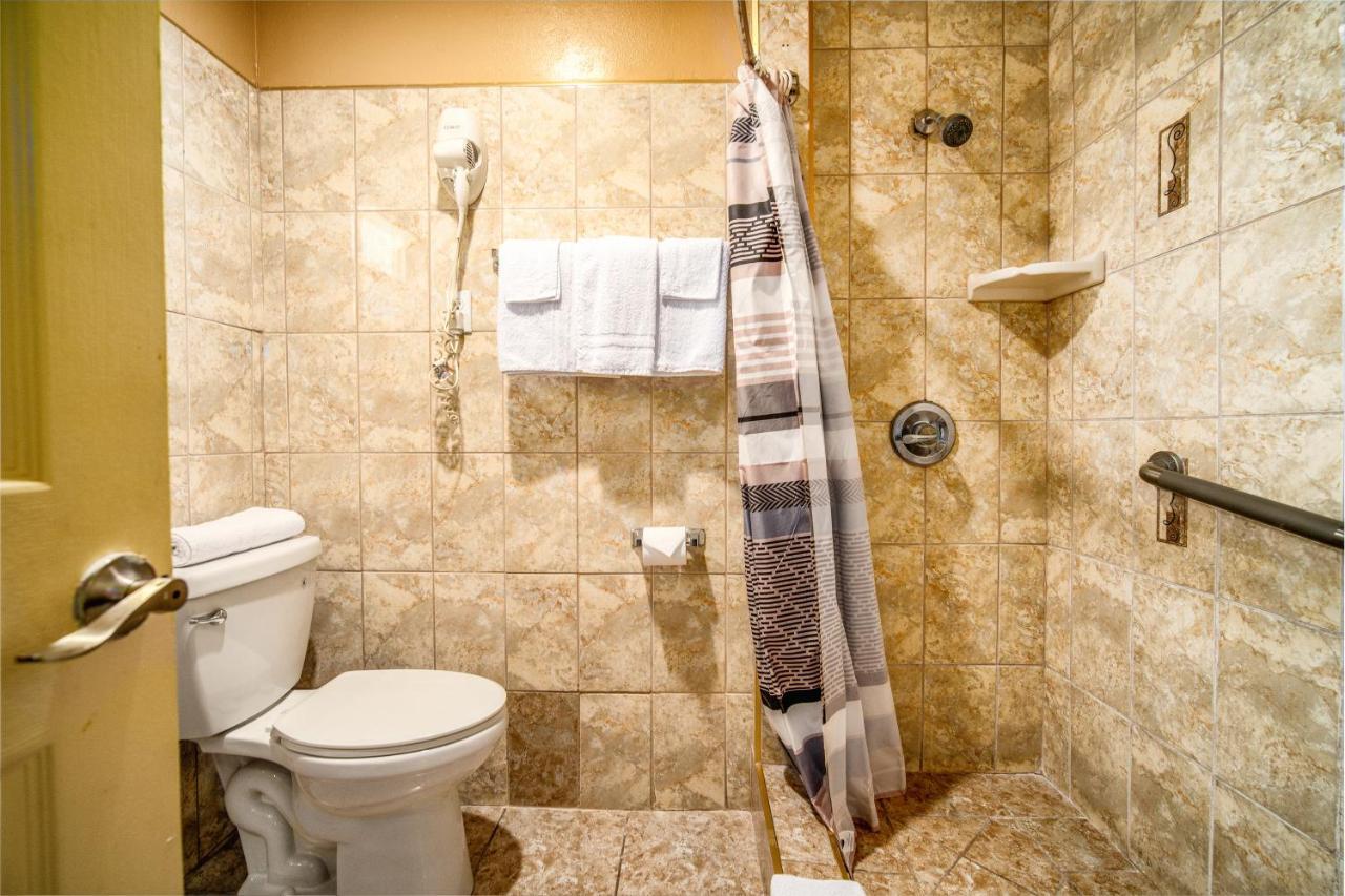 Geneva Motel Ингълуд Екстериор снимка