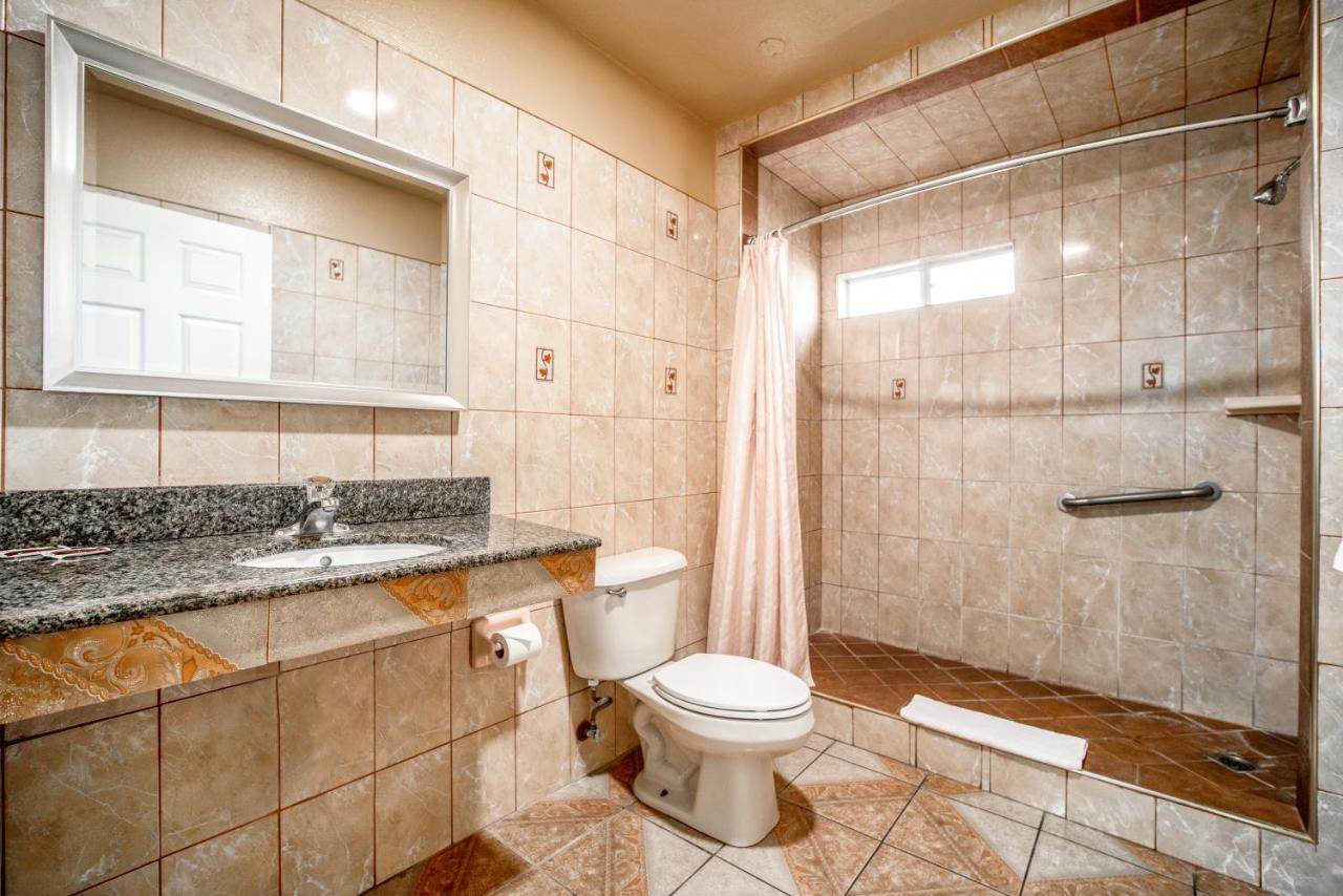 Geneva Motel Ингълуд Екстериор снимка